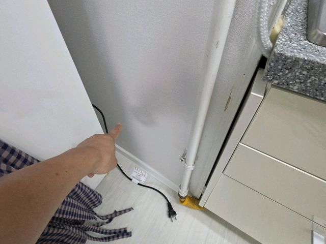 안방 화장대 콘센트 추가설치 시공 전