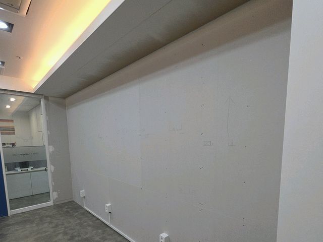 벽면 배선 정리 콘센트 추가설치 시공 후