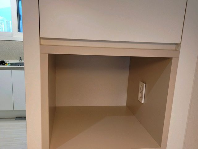붙박이장 콘센트 추가설치 시공 전
