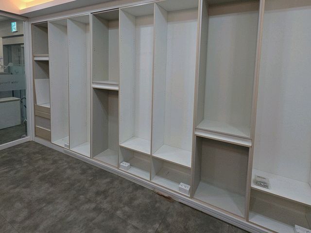벽면 배선 정리 콘센트 추가설치 시공 전